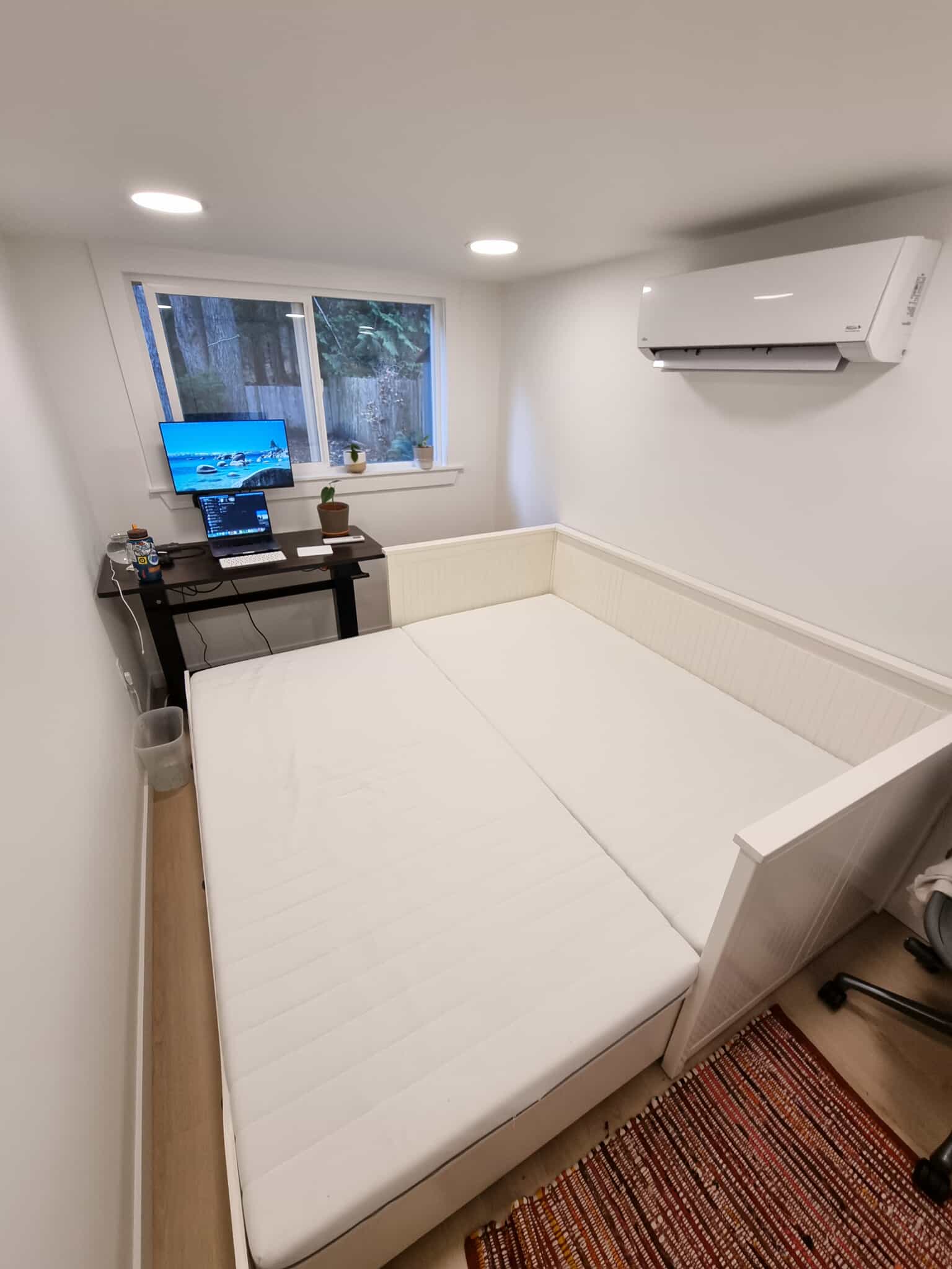 Day bed expanded into a king