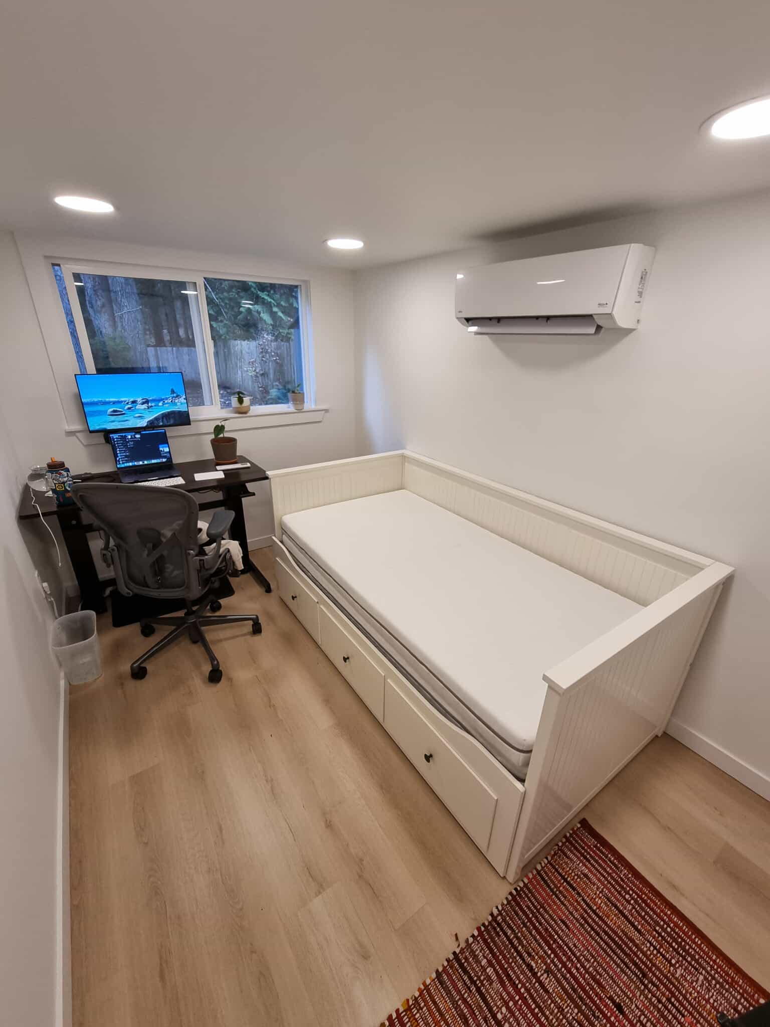 Day bed configured as a couch / twin